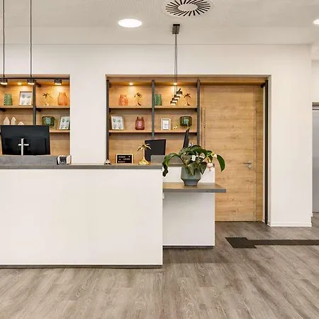 Отель Super 8 By Wyndham Хемниц