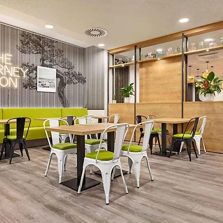 Super 8 By Wyndham Hotel