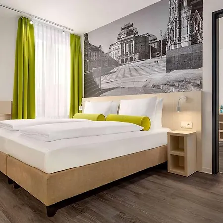 Super 8 By Wyndham Hotel