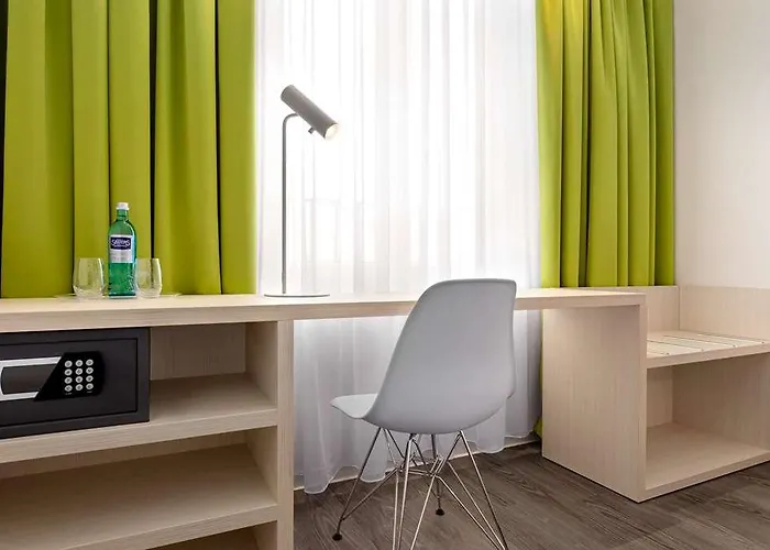 Super 8 By Wyndham מלון