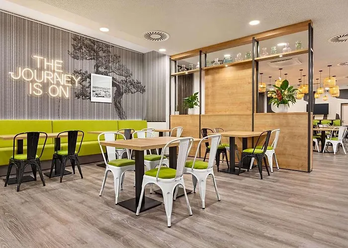 Super 8 By Wyndham מלון